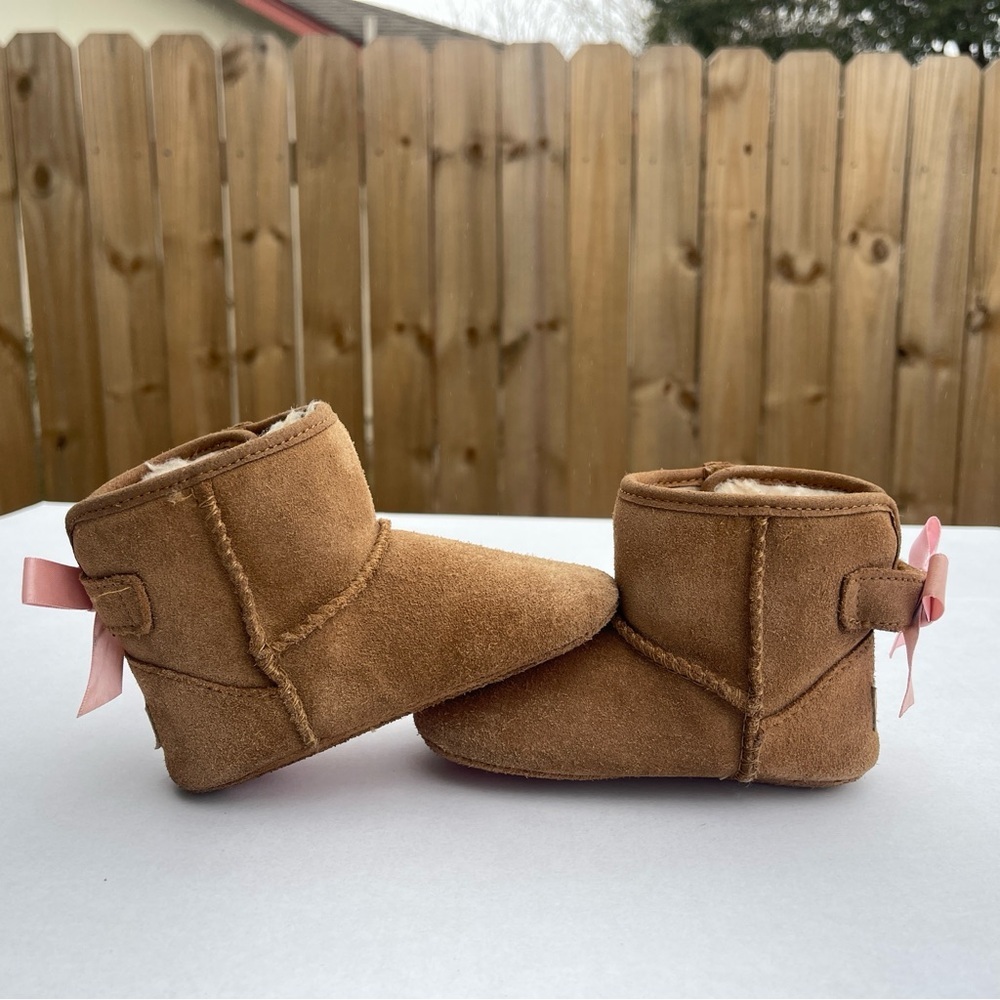 UGG Jesse Bow Children S Fuzzy Comfortable Brown Boot 1018452I Size 04/05 - Picture 5 of 8